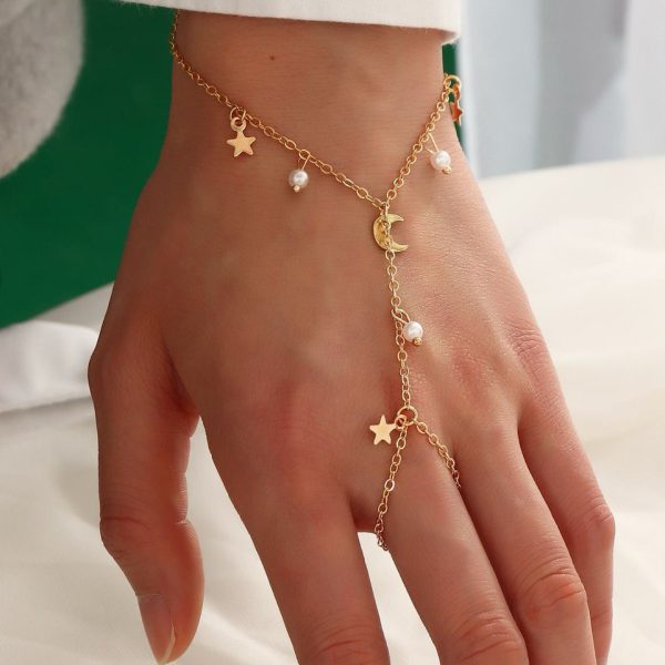 دستبند تمیمه مدل ماه و ستاره با آویز مروارید کد6002