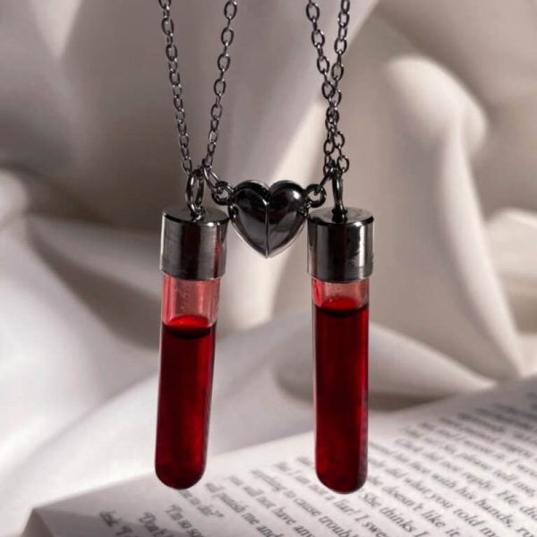 گردنبند شیشه خون